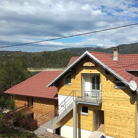 Tara Lake Apartments Jevtici Экстерьер фото